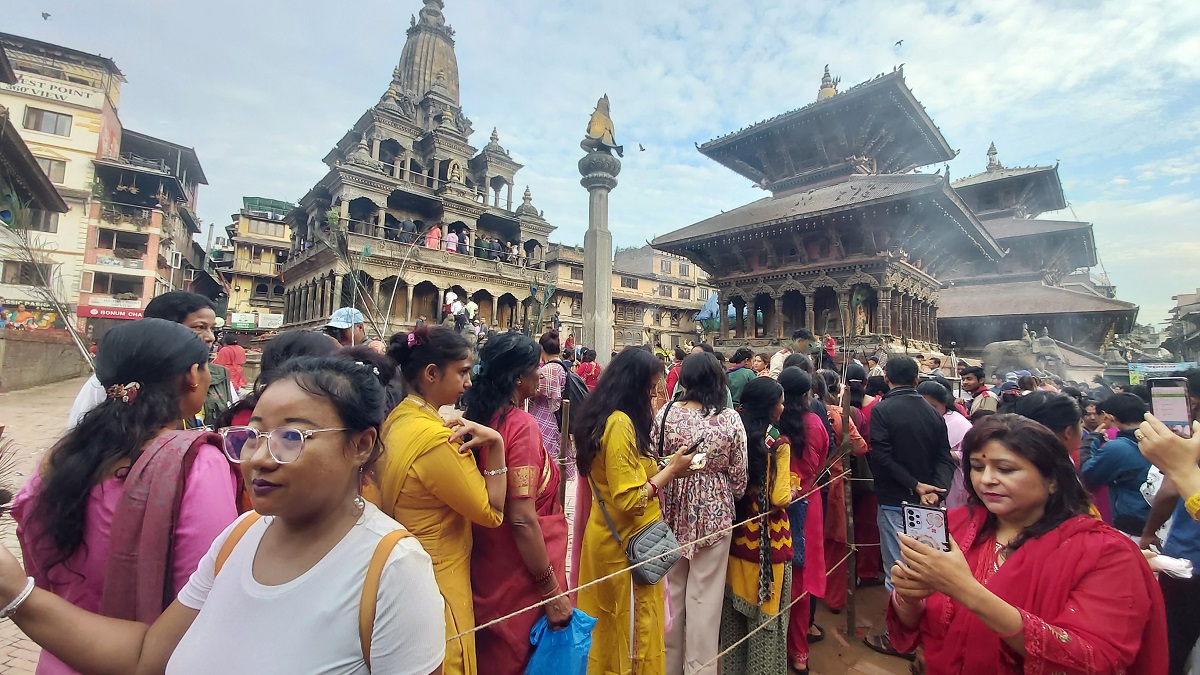 श्रीकृष्णमन्दिरमा भक्तजनको घुइँचो